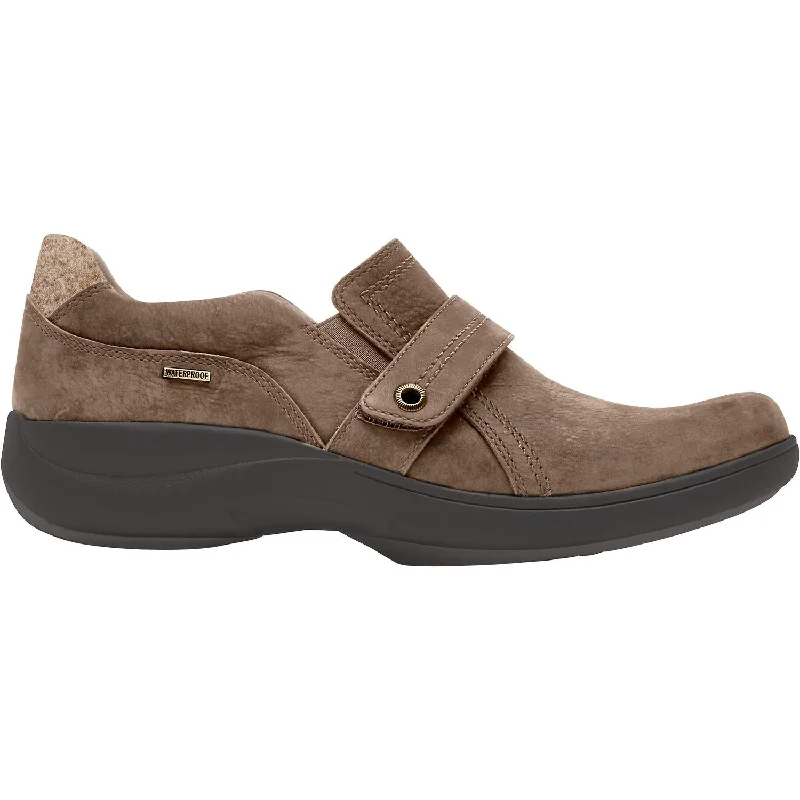 Women's Aravon Rev Stridarc Waterproof Brown Nubuck